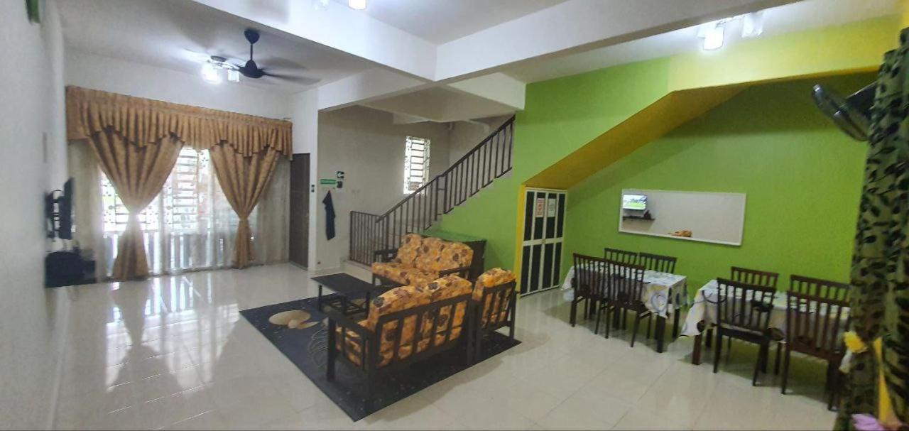 Simple Homestay Kemaman Terengganu Chukai Exterior foto