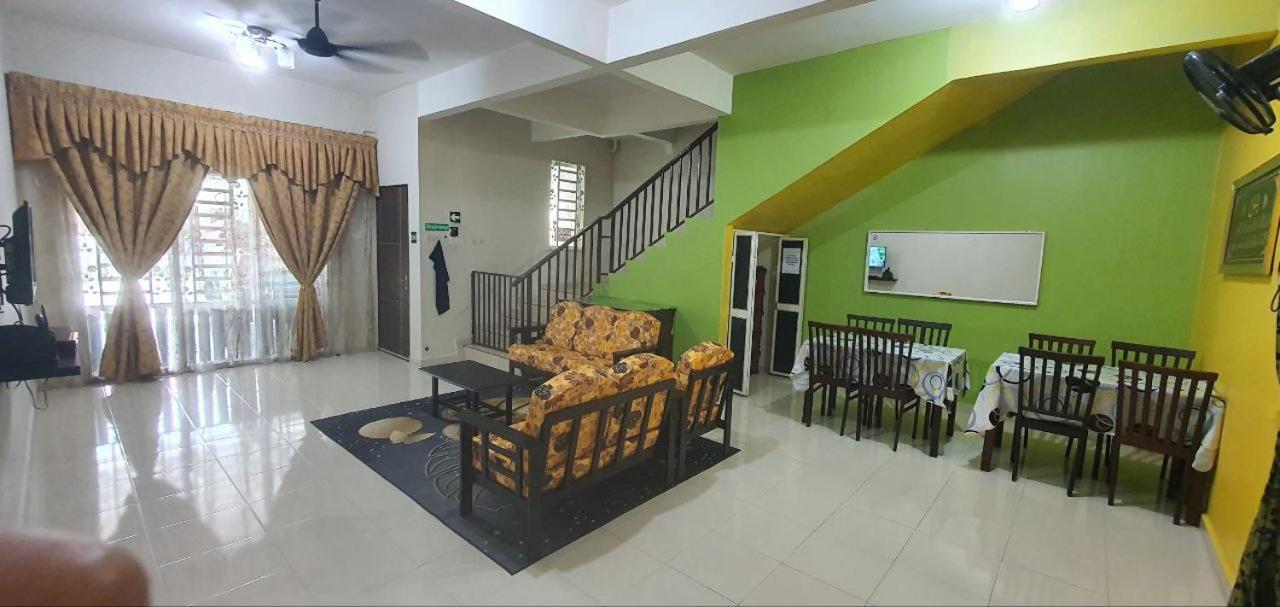 Simple Homestay Kemaman Terengganu Chukai Exterior foto